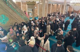 KADİR GECESİNDE SAKAL-I ŞERİFE YOĞUN İLGİ